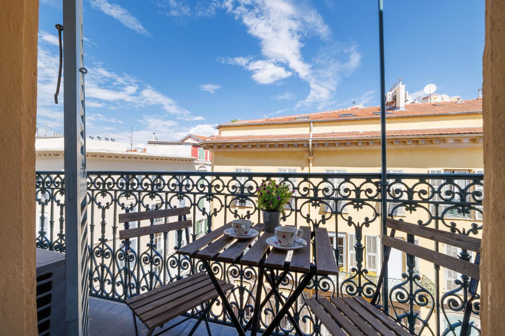 Massena Street - 1 Bdr Duplex With Ac & Parking Apartment Nice Bagian luar foto