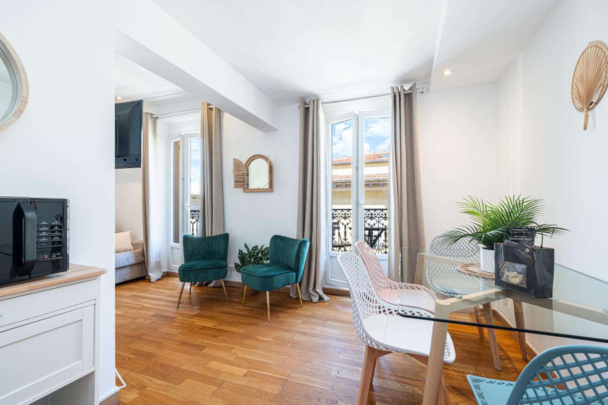Massena Street - 1 Bdr Duplex With Ac & Parking Apartment Nice Bagian luar foto