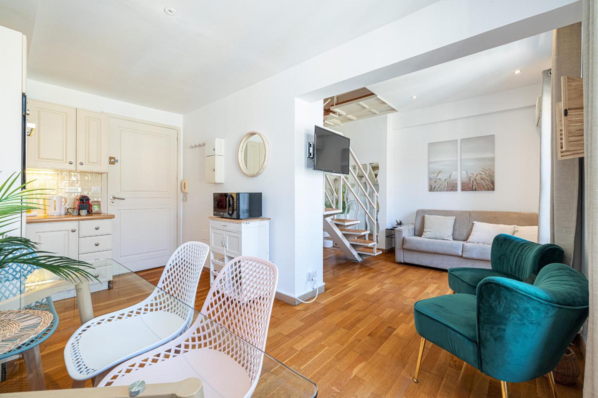 Massena Street - 1 Bdr Duplex With Ac & Parking Apartment Nice Bagian luar foto